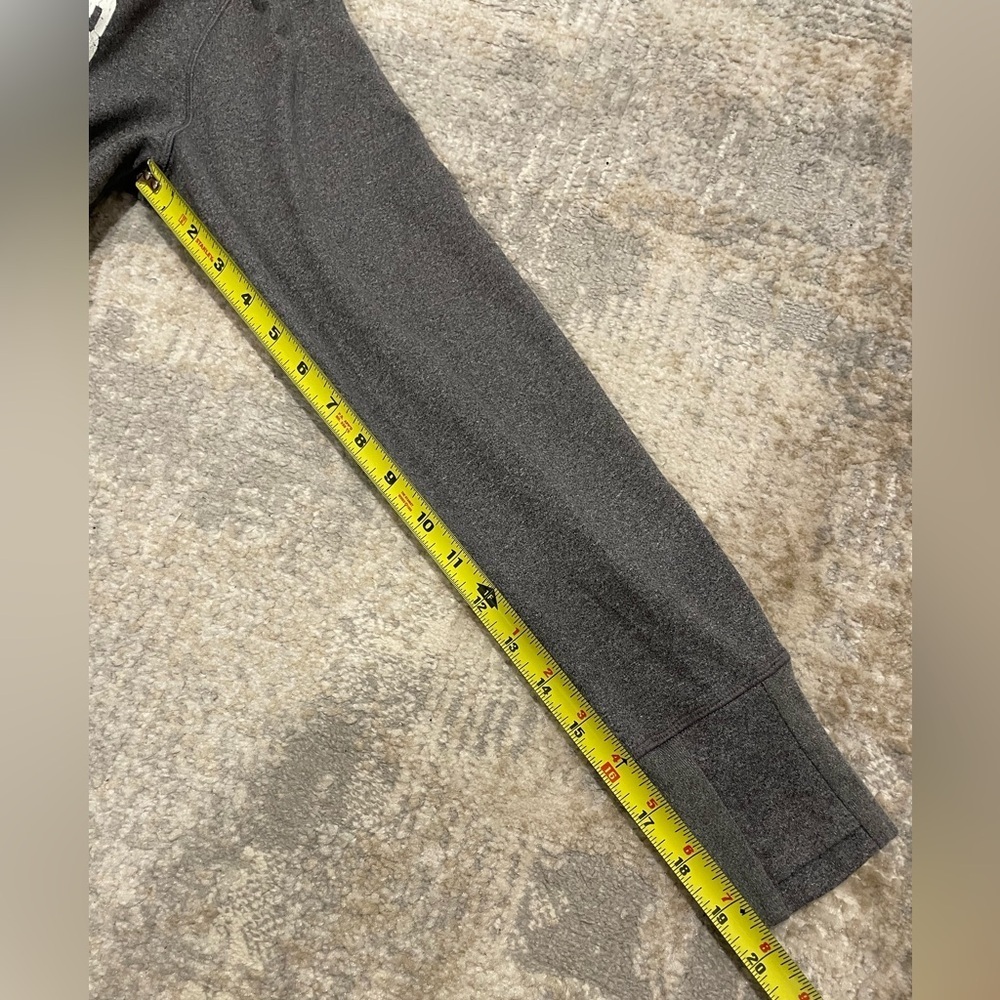 UW Whitewater Warhawks Under Armour Gray Hoodie Sweatshirt Small Lightweight WI - Picture 8 of 8